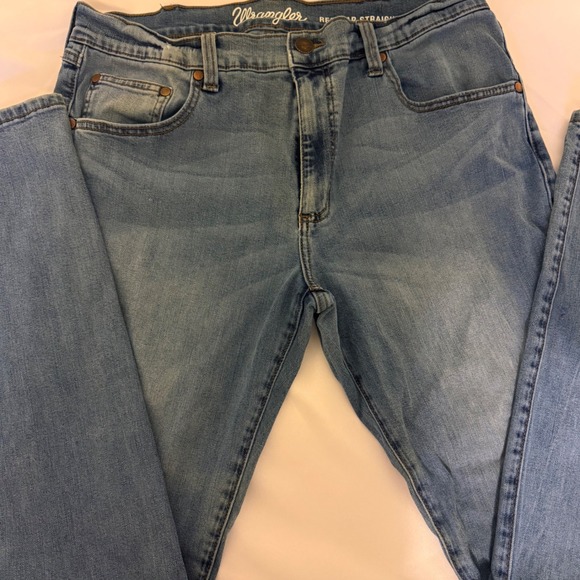 Wrangler Men Regular‎ Straight Leg Light Wash Denim Jeans Casual Comfort 34x33 - Picture 3 of 13